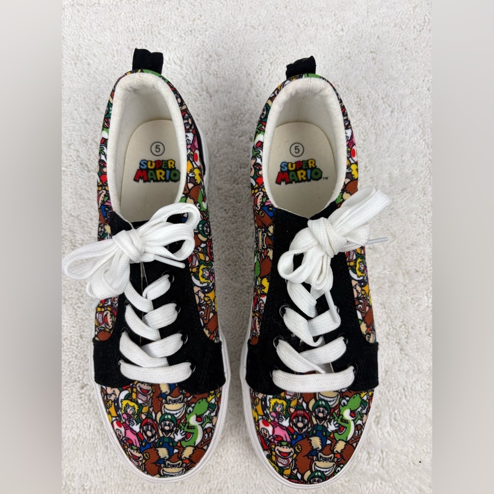 NWOT Ground Up Nintendo Super Mario Bros. Sneakers-Size: Big Boys 5-Lace-Up